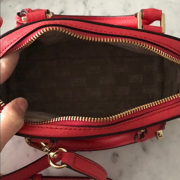 Michael Kors mini satchel ☀️ - Picture 4 of 6